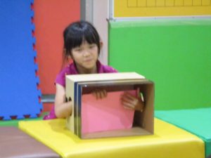 箱の中身は何だろな いおぎみんなの学校